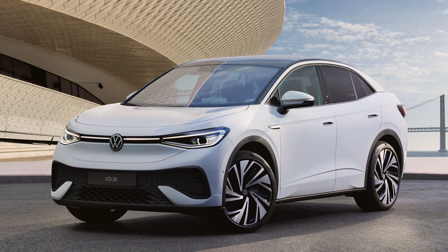 VW ID.5 electric — transfer ECO Arad Budapesta